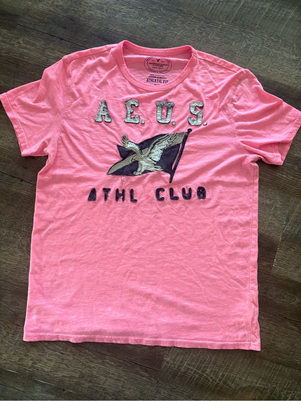 American Eagle Outfitters Pink Graphic Tee mens medium